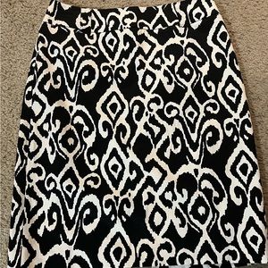 WHITE HOUSE BLACK MARKET WOMEN SIZE 8 BLACK AND WHITE SKIRT